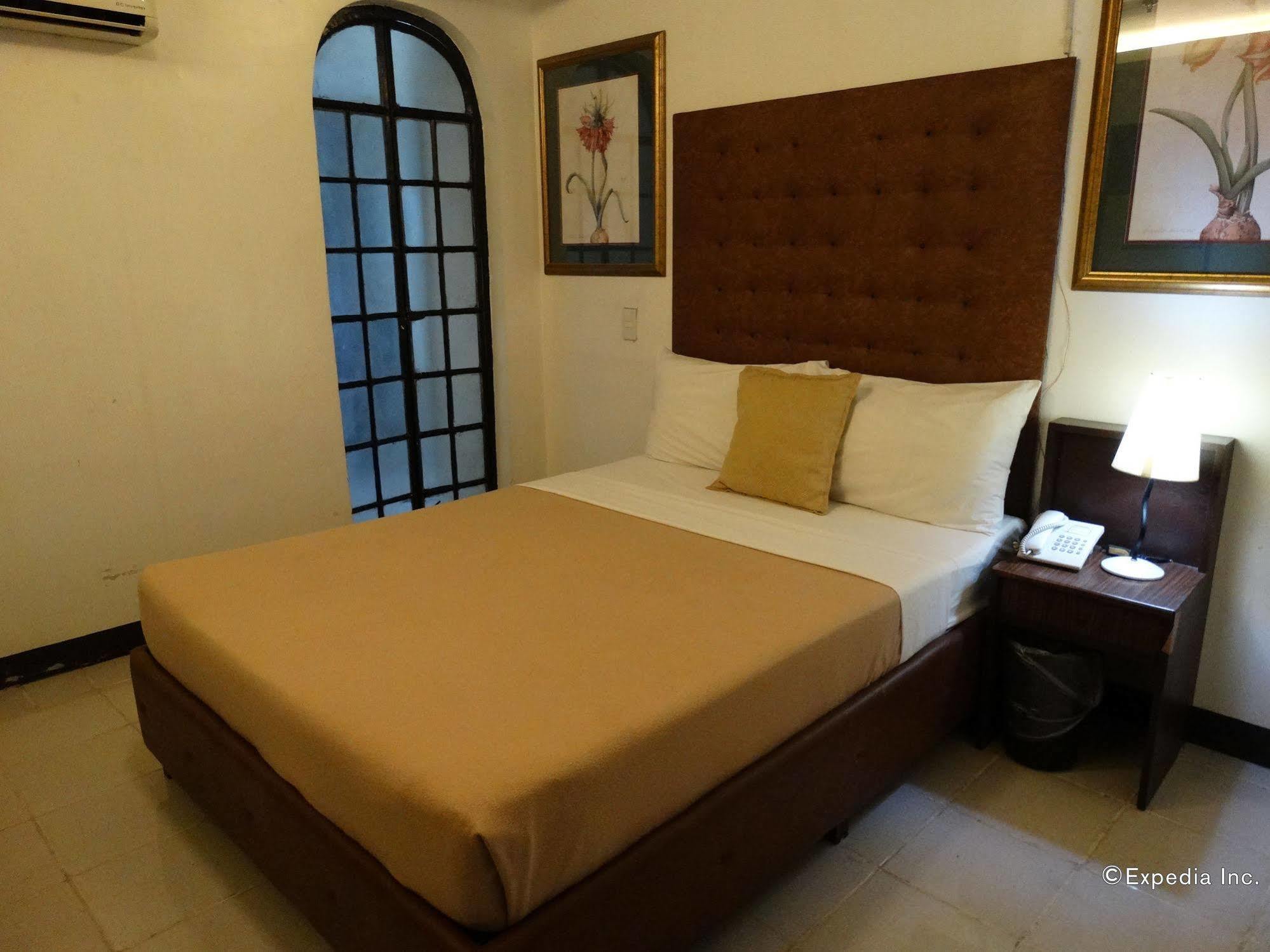 Silver Oaks Suites & Hotel Manila Ngoại thất bức ảnh